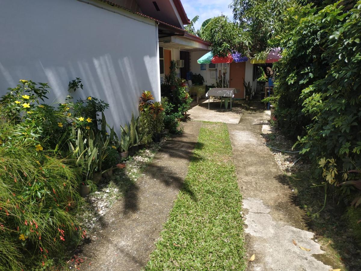 Emoks Guest House Moalboal Exterior foto